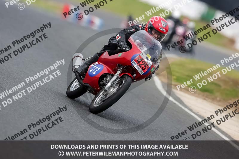 Vintage motorcycle club;eventdigitalimages;mallory park;mallory park trackday photographs;no limits trackdays;peter wileman photography;trackday digital images;trackday photos;vmcc festival 1000 bikes photographs